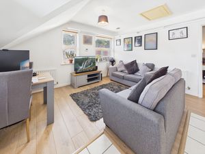 LIVING ROOM- click for photo gallery